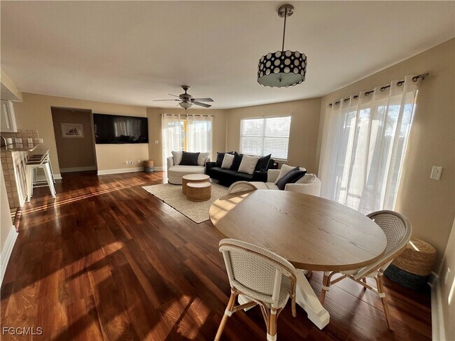 Building Photo - 5420 Chiquita Blvd S