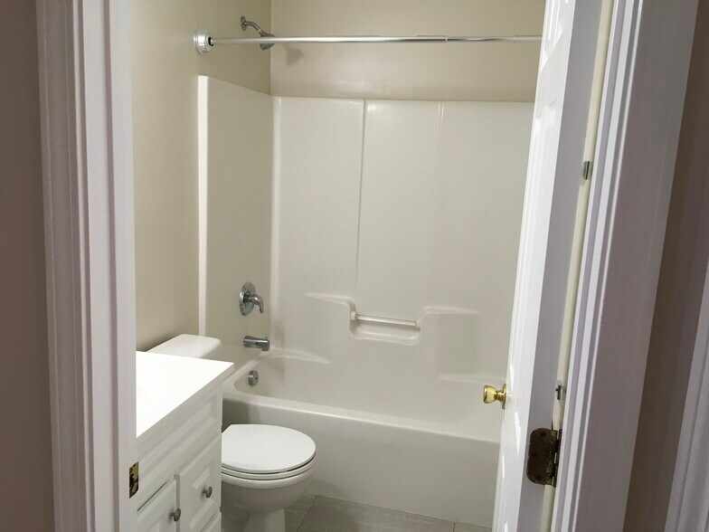 Building Photo - 2113 McKenzie Creek Dr