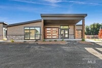 Building Photo - 384 London St