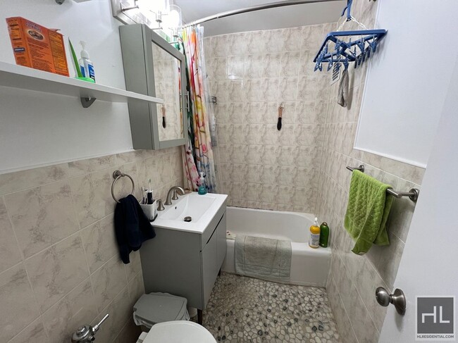 Building Photo - Top Floor 2BR 1BA w/ Bonus Nook, Five Cali...