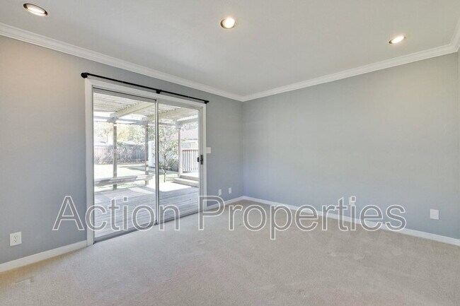 Building Photo - 485 Benvenue Ave