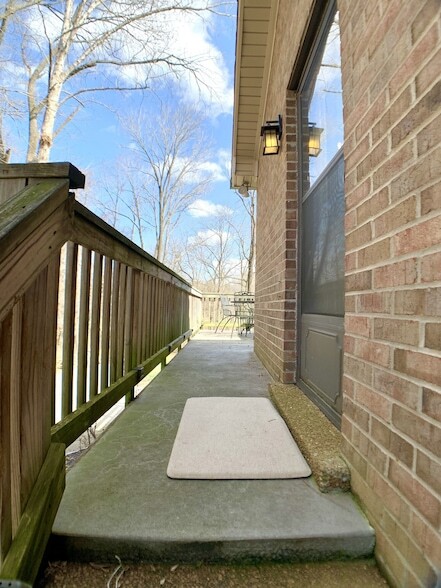 Building Photo - 423 Rivermont Dr