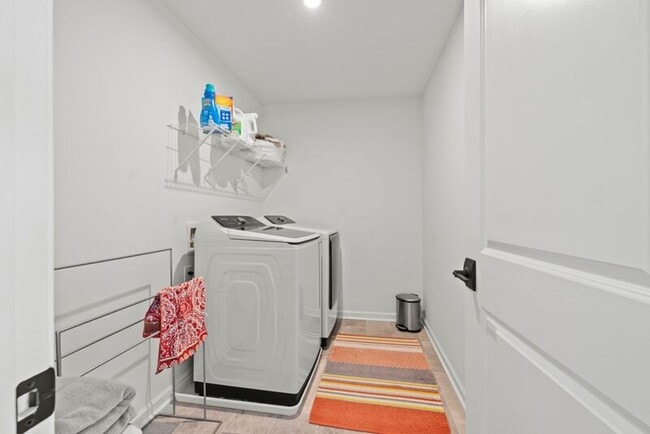 Building Photo - 8190 Smiths Cir