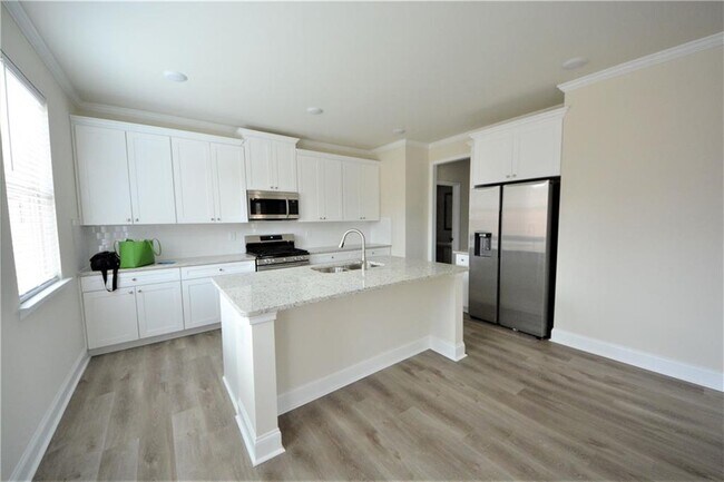 Building Photo - 68 Hellen Vly Dr