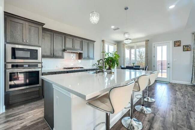 Building Photo - 16616 Sunnyland Dr