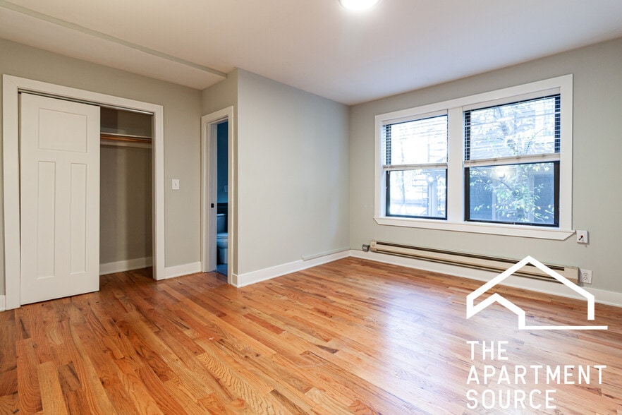 Building Photo - 4546 N Damen Ave