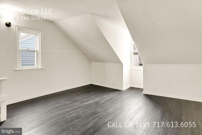 Building Photo - 652 N 2nd St