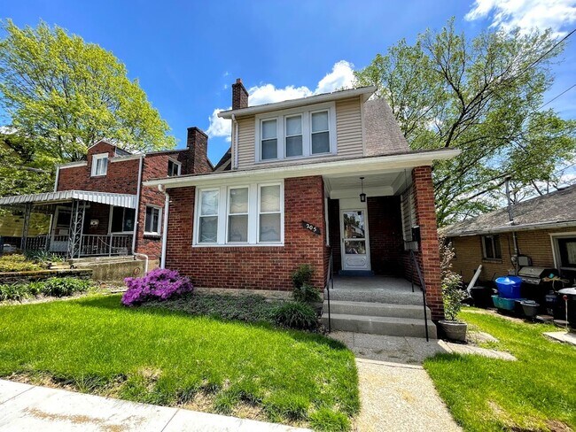 Building Photo - 3 bed 1 bath - great Brentwood location, central air, nice updates