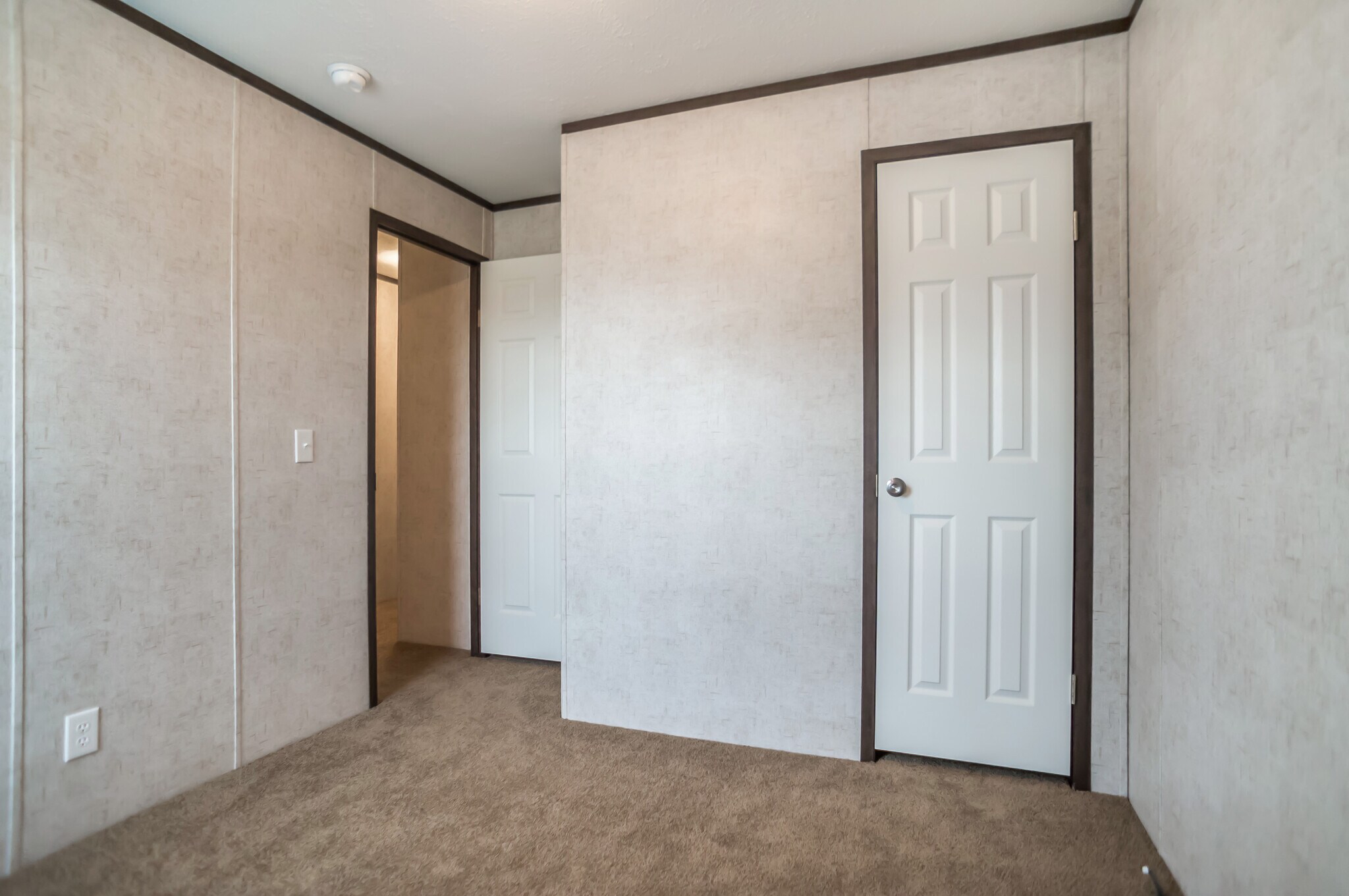 Building Photo - 126 Vevay Dr S