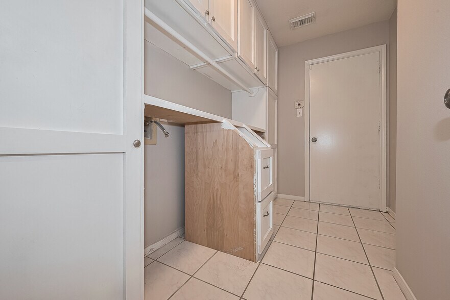 Building Photo - 6503 Taimer Ct