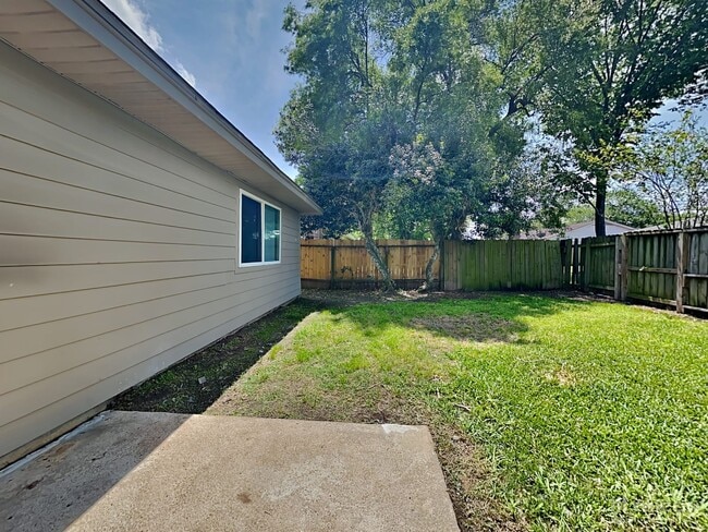 Building Photo - 10406 Overview Dr