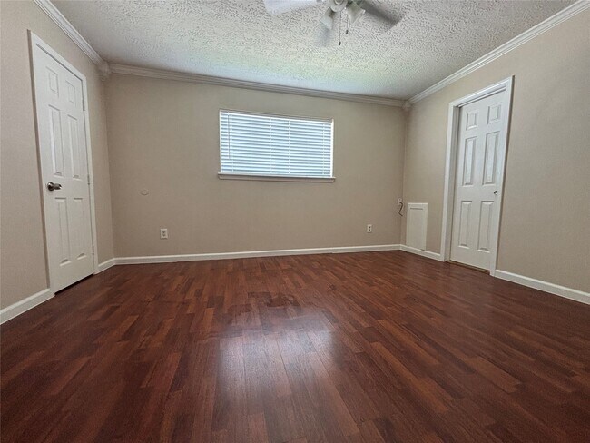 Building Photo - 16610 Forest Bend Ave
