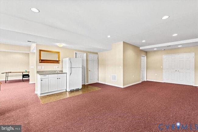 Building Photo - 686 Lake Caroline Dr
