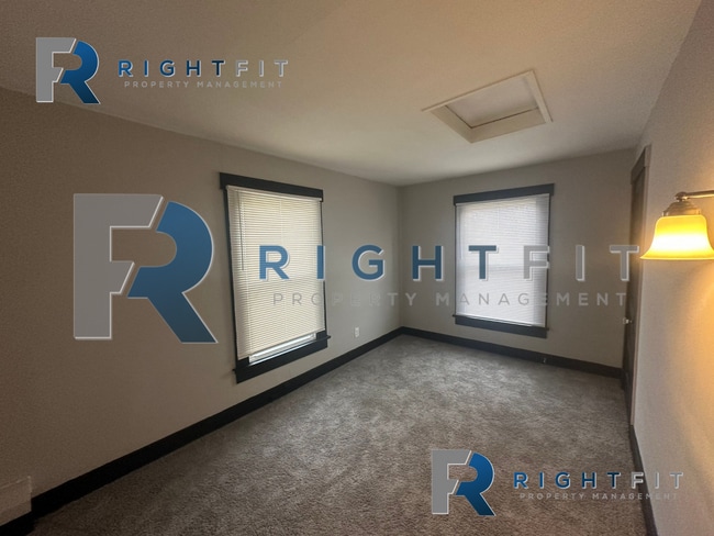 Building Photo - Charming Home in Dayton