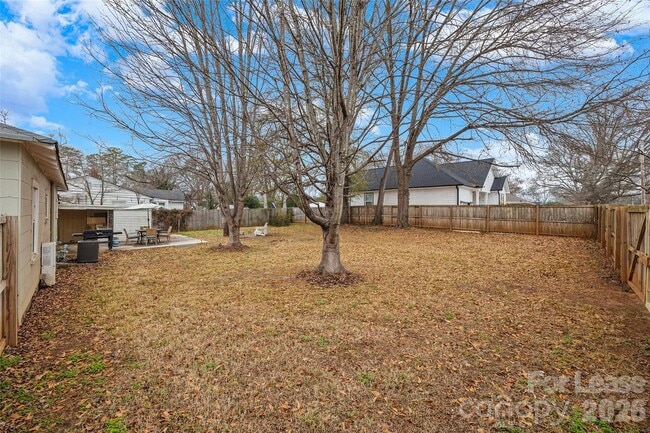 Building Photo - 421 Annafrel St