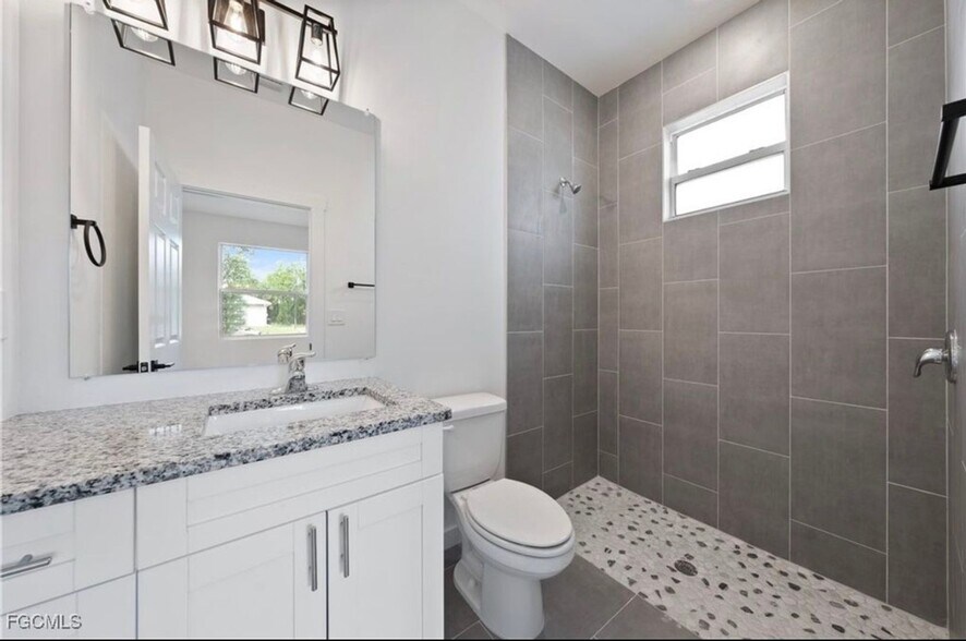 Building Photo - 1027 Meadow Rd