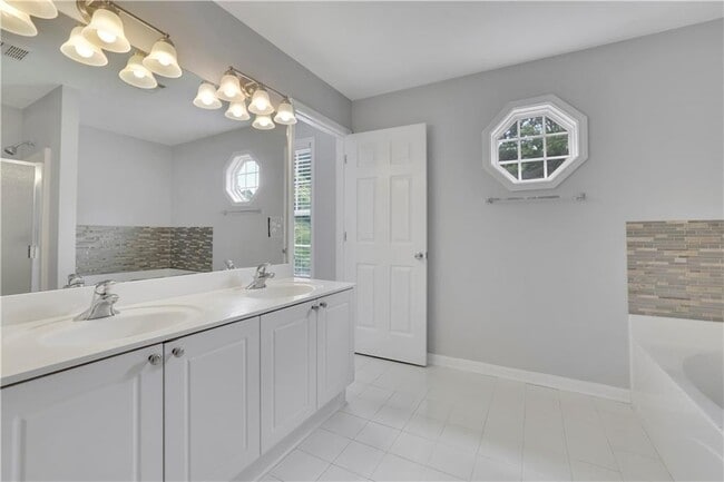 Building Photo - 13491 Spring View Dr