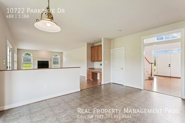 Building Photo - 10722 Parkgate Dr