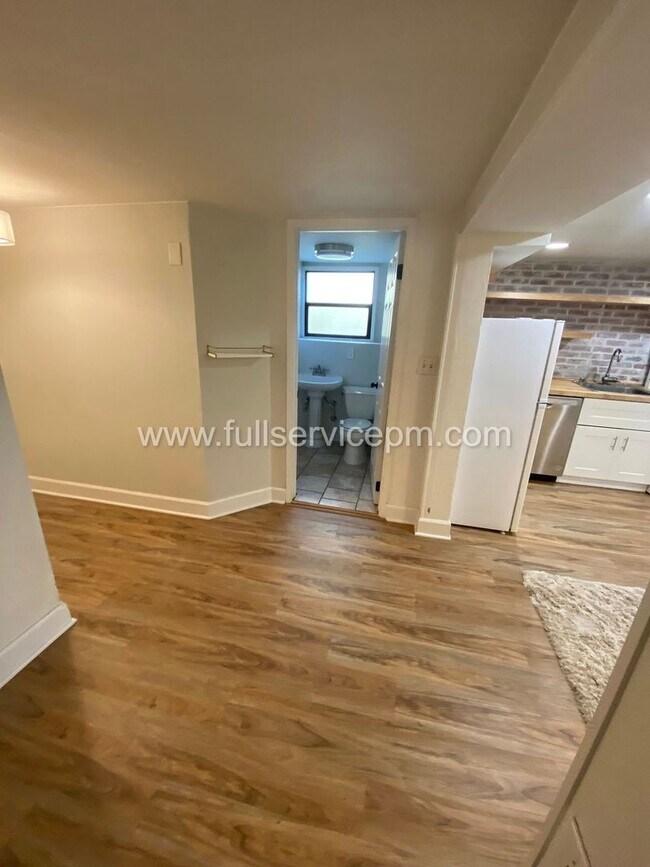 Building Photo - 8008 Roosevelt Way NE