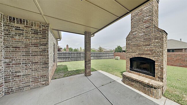 Building Photo - 15308 Homecoming Dr