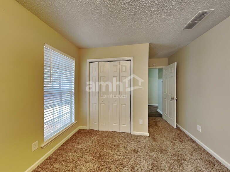 Building Photo - 5029 Kens Ct