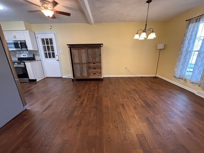 Building Photo - 136 Grimes St