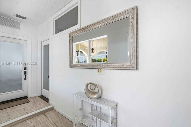 Building Photo - 521 NE 70th St