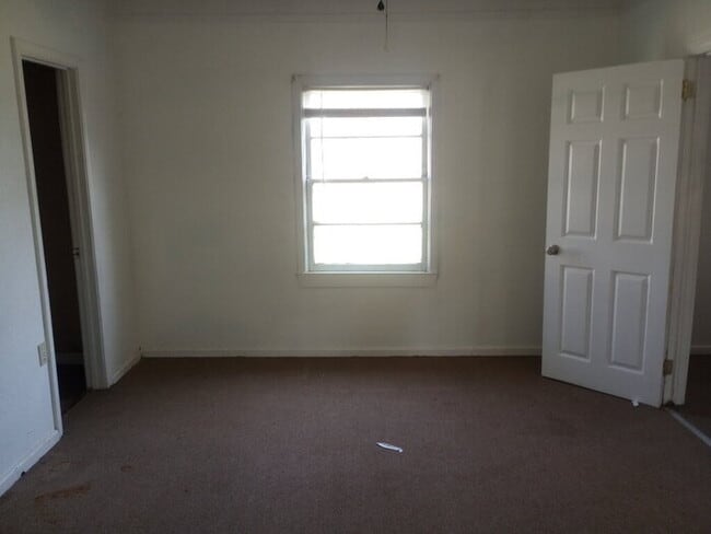 Building Photo - 406 Churchwell Ave