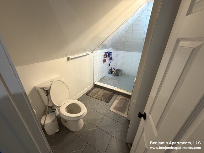 Building Photo - 23 Moraine St
