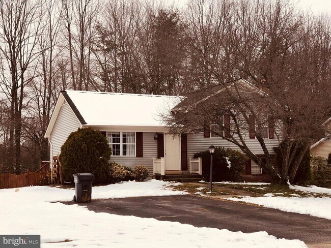 Building Photo - 5001 Tarpon Ln