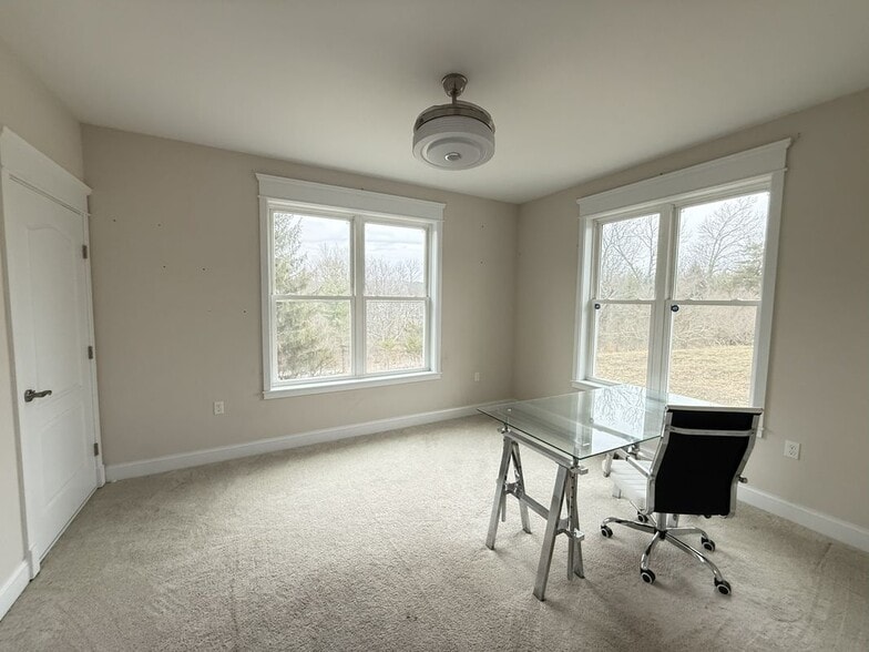 Building Photo - 584 Westlake Dr