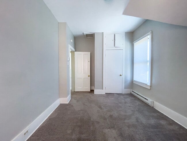 Building Photo - Dishwasher Included