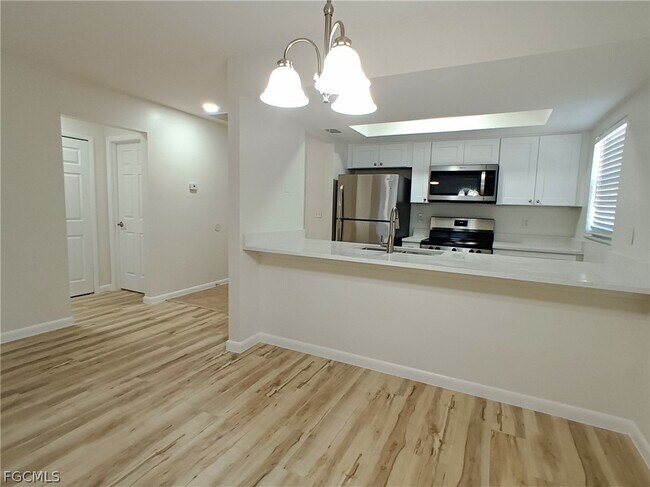 Building Photo - 630-636 SE 13th Pl