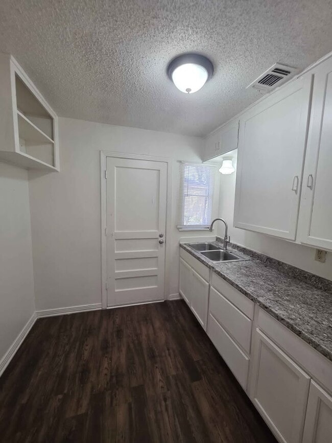 Building Photo - 2644 Canberra Ct