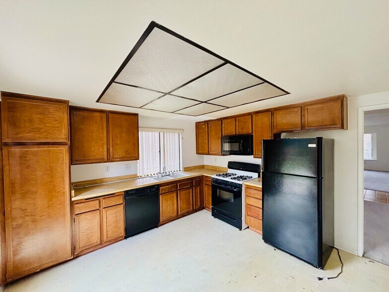 Building Photo - 3220 E Avenue S2