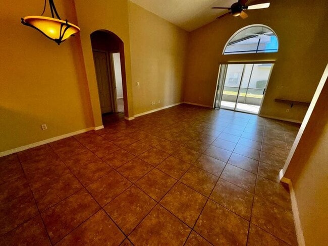 Building Photo - Timber Isle 4 bedroom home 2 bath home on a corner lot with New Kitchen Appliances!