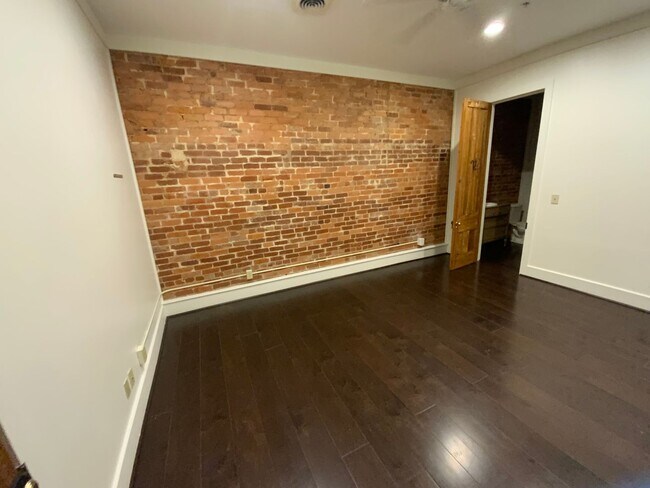 Building Photo - 234 Broad St