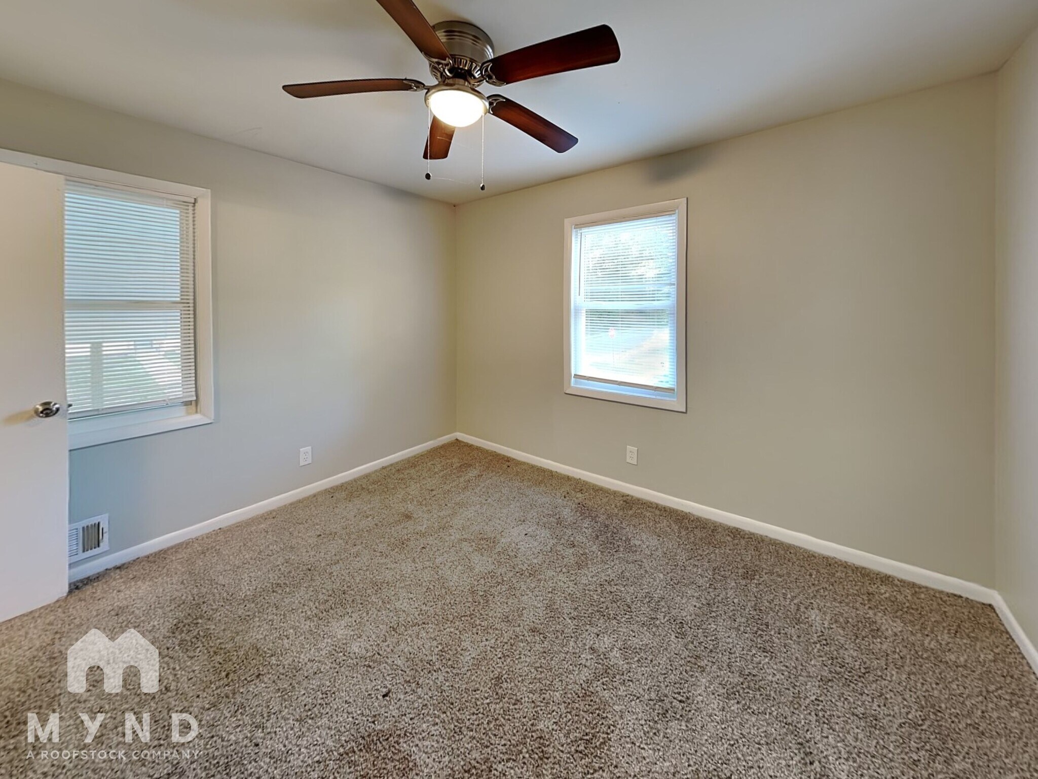 Building Photo - 39 Springside Dr SE