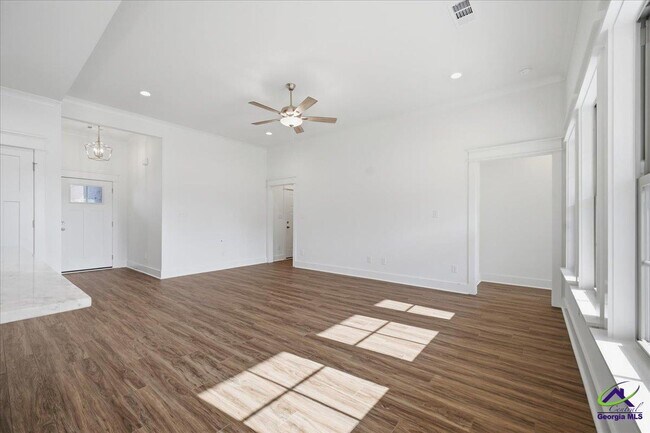 Building Photo - 307 Willowbrook Ln