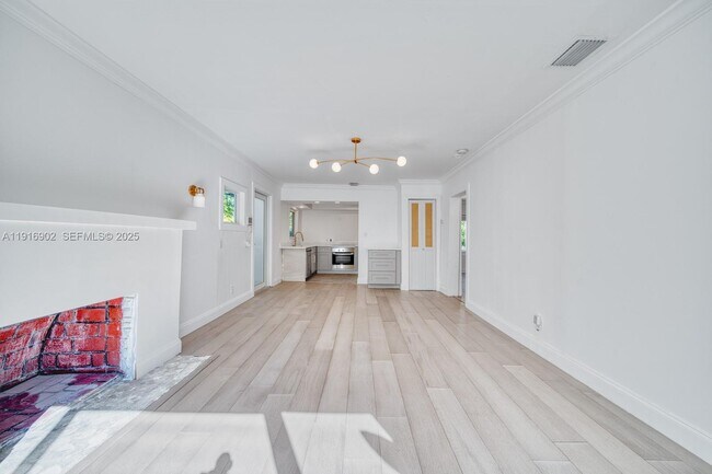 Building Photo - 845 NE 119th St