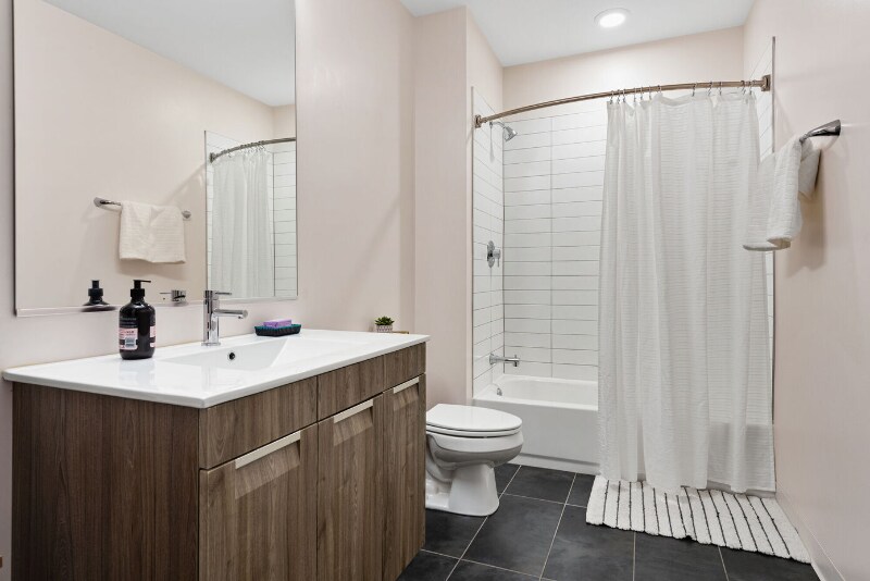 Building Photo - 1975 N Milwaukee Ave