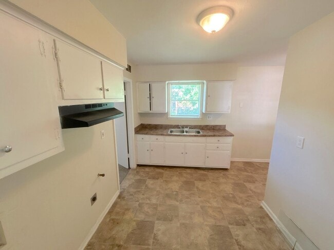 Building Photo - 2158 Pueblo Ave