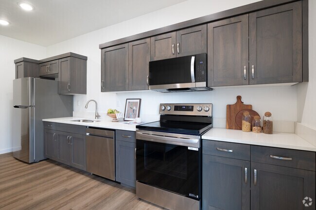 2BR, 2BA - 890SF - Kitchen - Mesa Pointe