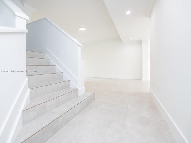 Building Photo - 20729 NE 32nd Ave