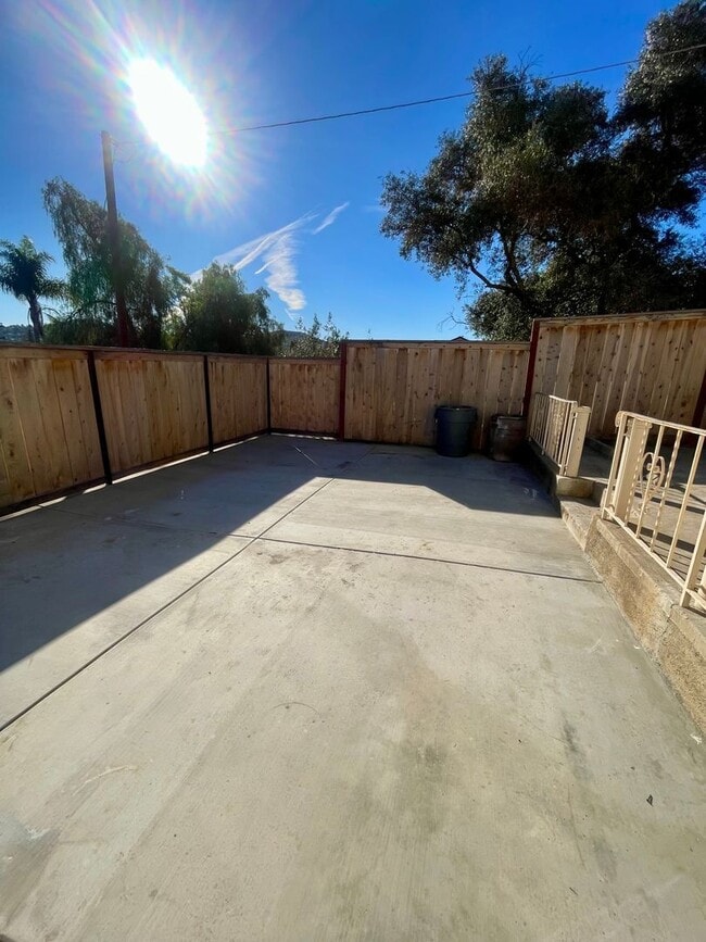 Building Photo - Newly renovated 3bd