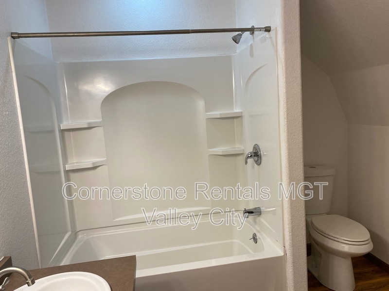 Building Photo - 642 2nd Ave NW