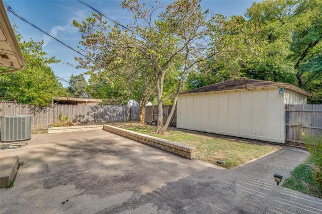 Building Photo - 3 bedroom in Dallas TX 75218