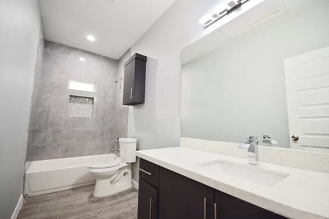 Building Photo - 1412 S Iris St