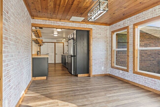 Building Photo - Stylish 3 Bed, 2 Bath Renovated Duplex in the Heart of Rincon!