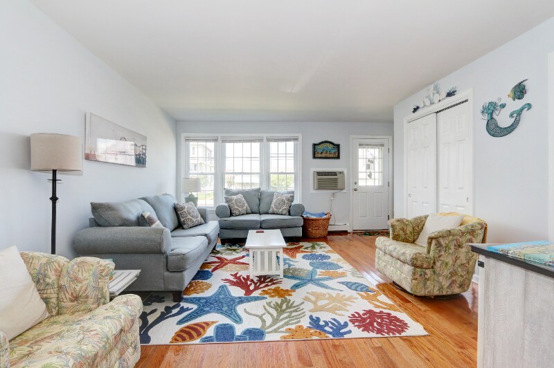 Building Photo - 3563 Bay Ave